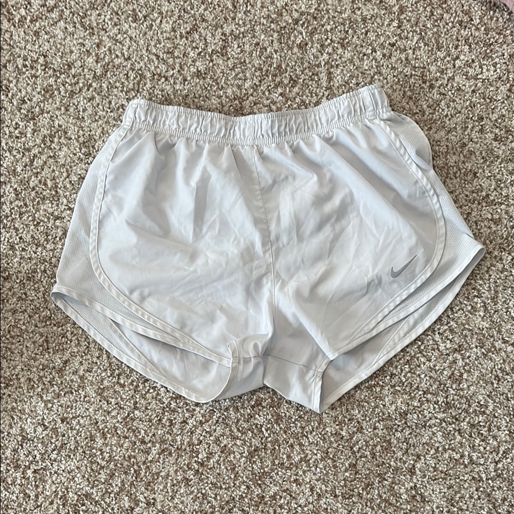 Nike White Athletic Shorts Lightweight Elastic Waist women’s size small